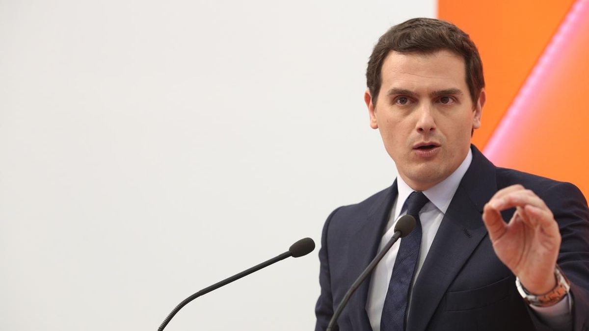 Rivera ofrece a Rajoy pactar elecciones en otoño o apoyaría una moción con un candidato independiente