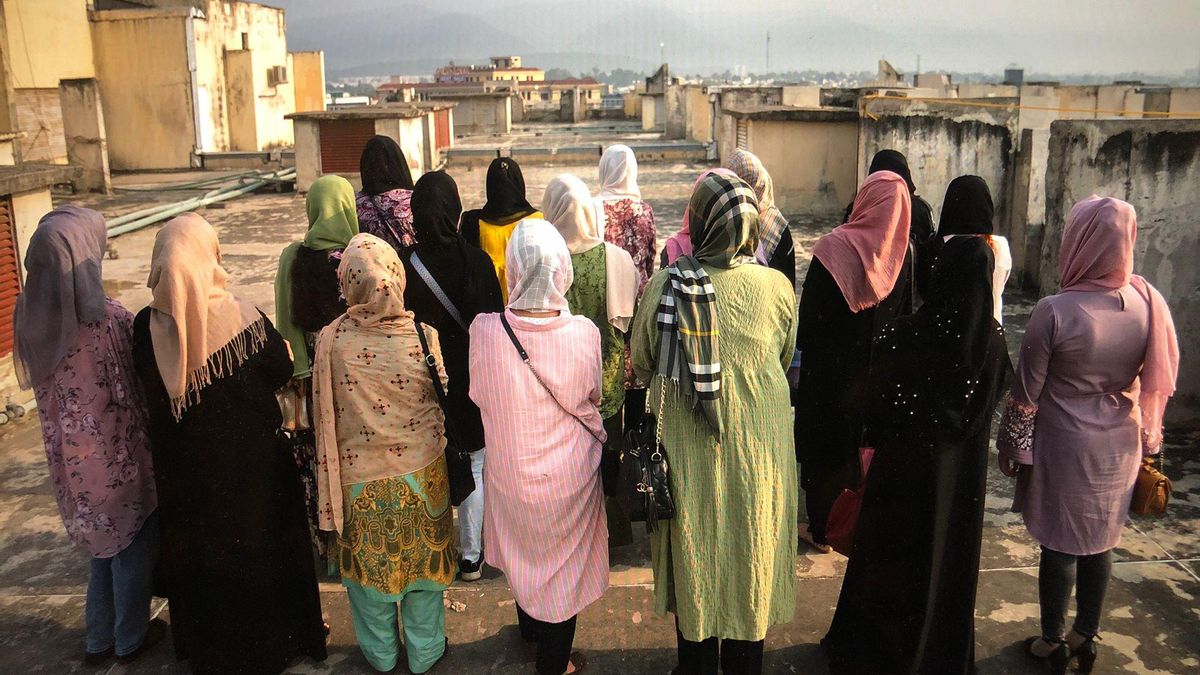 Una veintena de las 30 juezas y fiscalas afganas que han pedido un visado humanitario al Gobierno de España desde Islamabad.