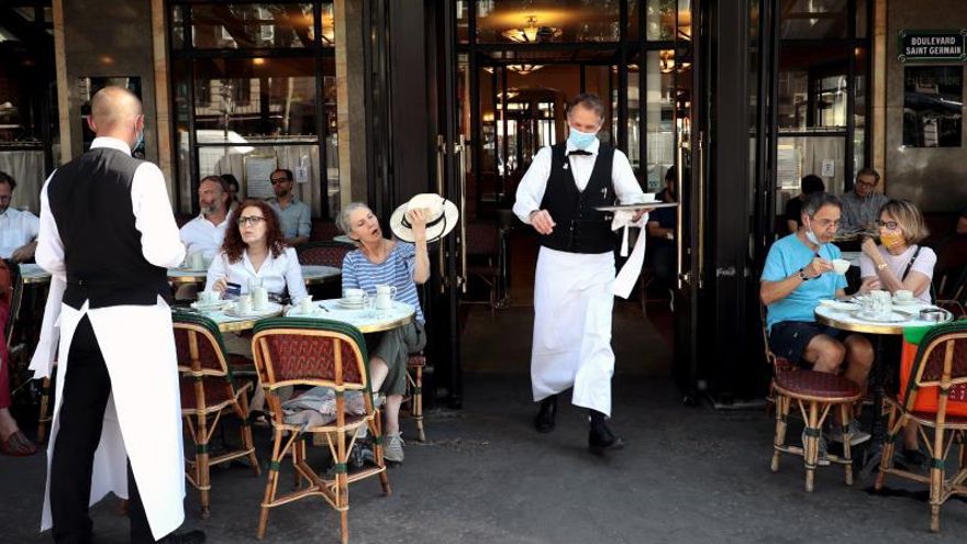 La terraza de un bar en Francia.