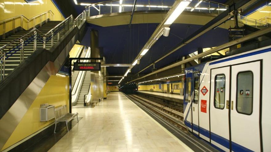 Metro improvisa una cabecera doble en la línea 1 para contentar a Pinar de Chamartín y llegar a Madrid Nuevo Norte