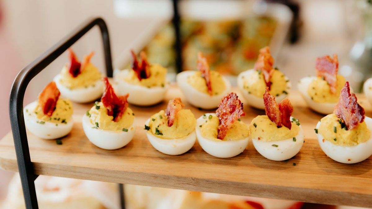 Deja enfriar el bacon para que el azúcar cristalice