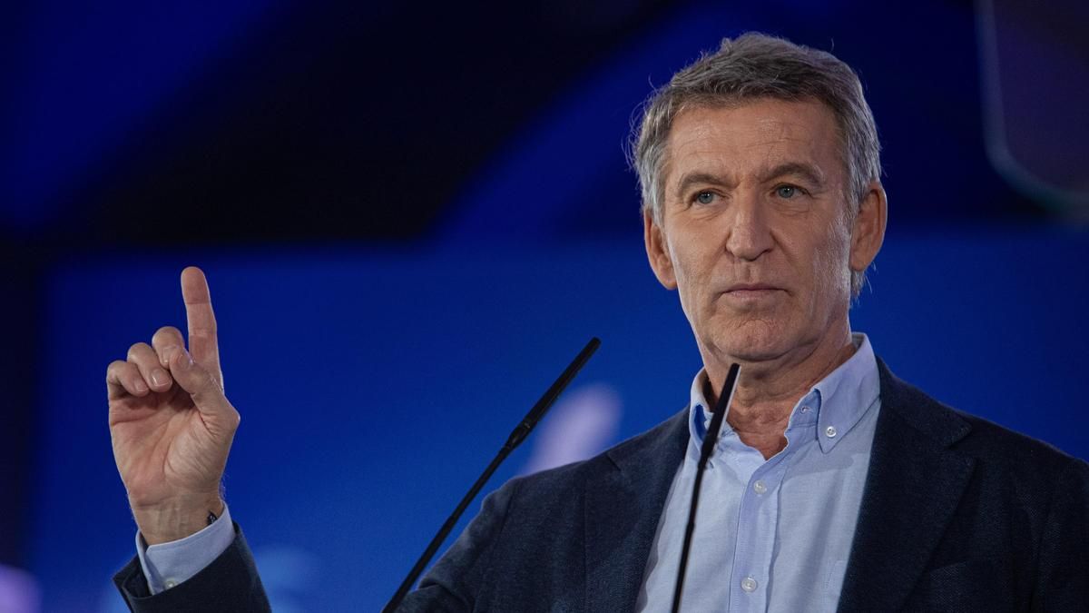 El líder del PP, Alberto Núñez Feijóo, durante un acto de precampaña este fin de semana en Vigo.