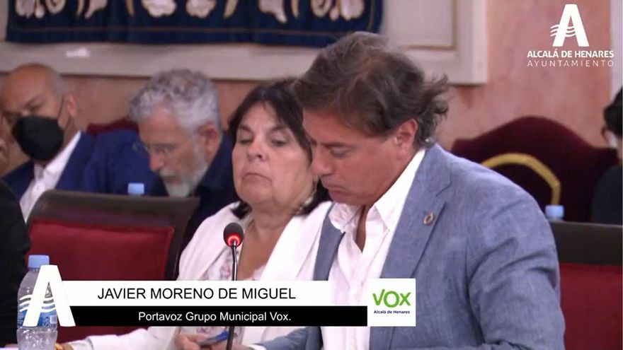 El edil de Vox de Alcalá de Henares que dice que el matrimonio homosexual es "retrógrado"