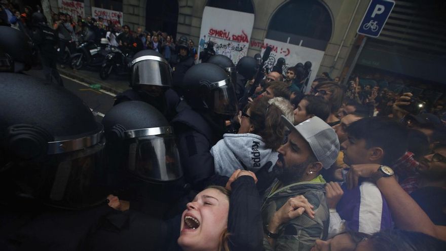 La Fiscalía afea al juez que ofreciera ejercer acciones penales contra la Policía a todos los heridos del 1-O