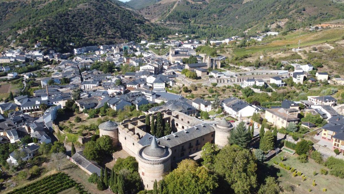Este pequeño pueblo leonés tiene un enorme patrimonio arquitectónico y es conocido como la pequeña Compostela