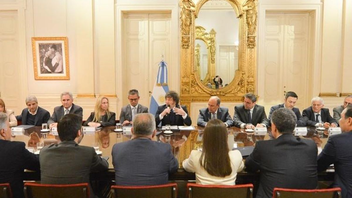 Milei en modo Trump: reunión con gobernadores, Gabinete pleno y una foto de poder en la Casa Rosada