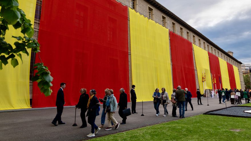 Azcón suspende el acto popular del Día de Aragón por la muerte del Papa pero mantiene la bandera de 2.000 m²