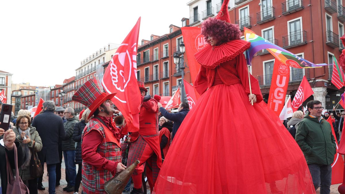 Miles de personas exigen “respeto” para Castilla y León frente al “retroceso” de PP y Vox.