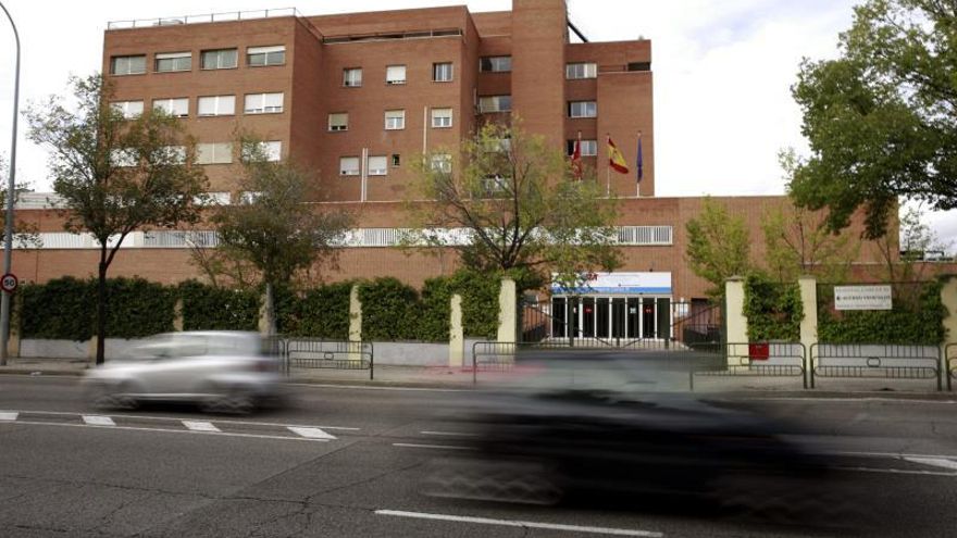 Vista del Hospital Carlos III de Madrid donde será ingresada la paciente.