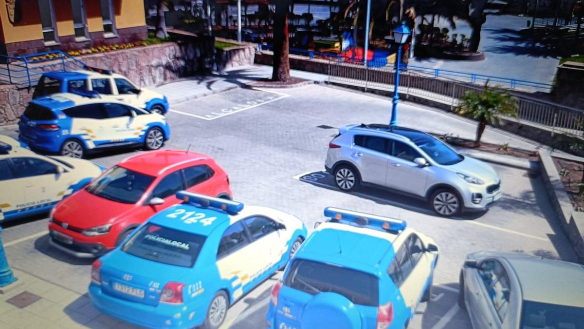 La alcaldesa de Mogán y algunos de sus concejales obstruyen el aparcamiento de la Policía Local “desde hace años”
