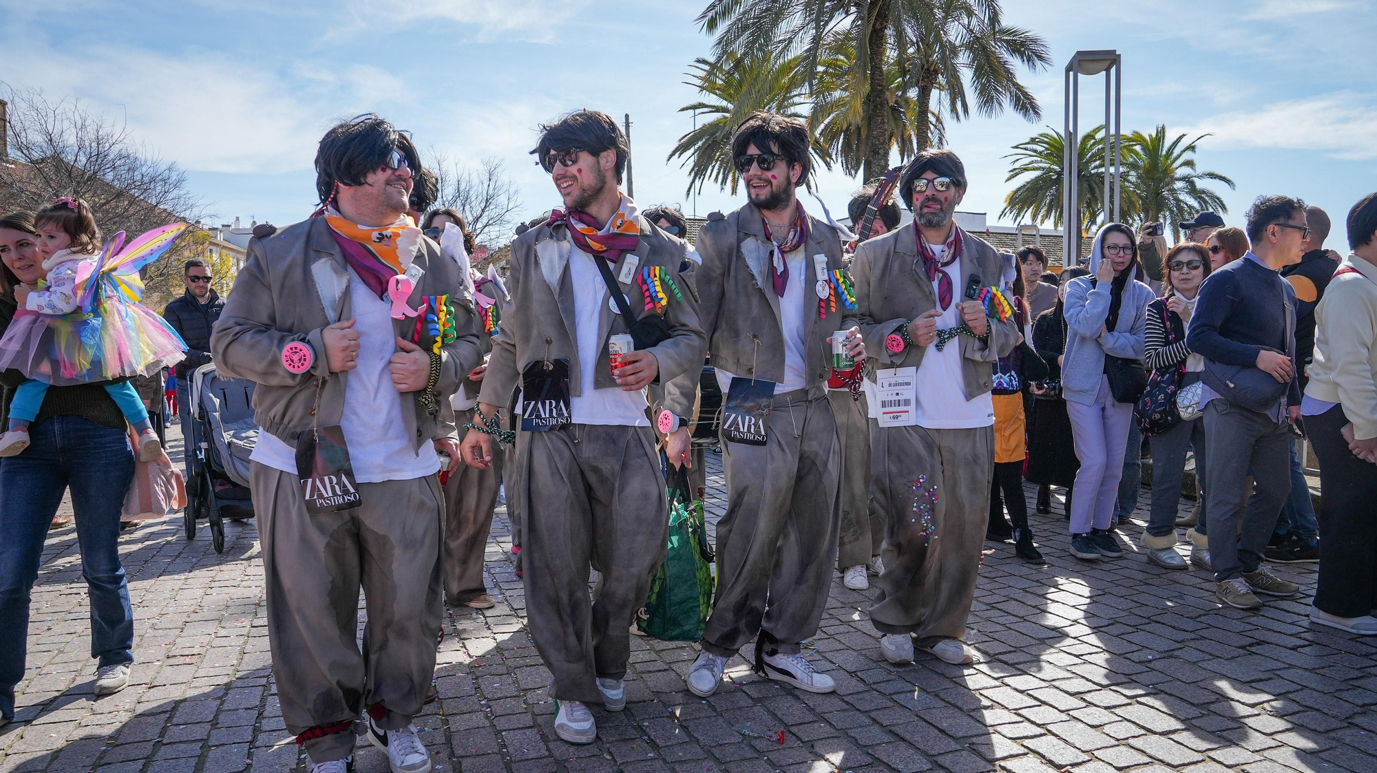 Pasacalles de Carnaval en el Puente Romano