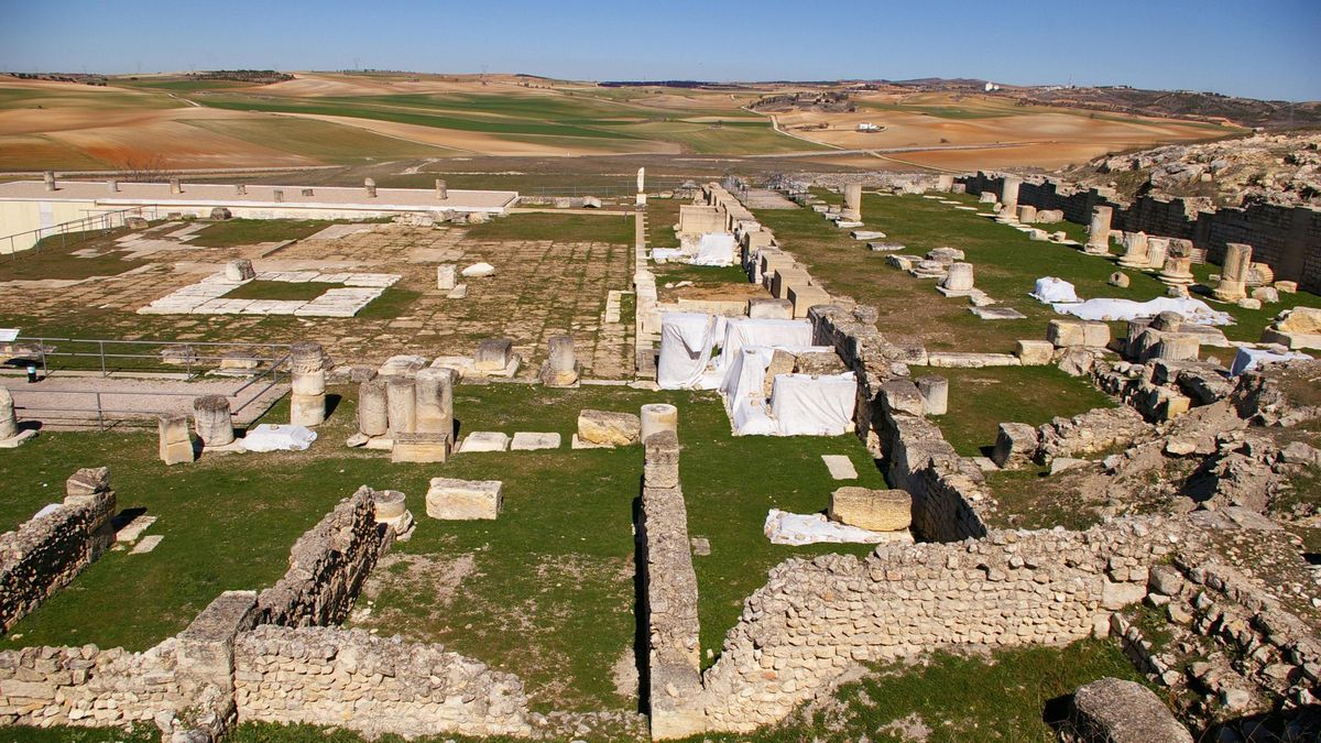 Segóbriga desde el foro. Esta cuidad controlaba una gran extensión de terreno marcado por la riqueza de recursos mineros.