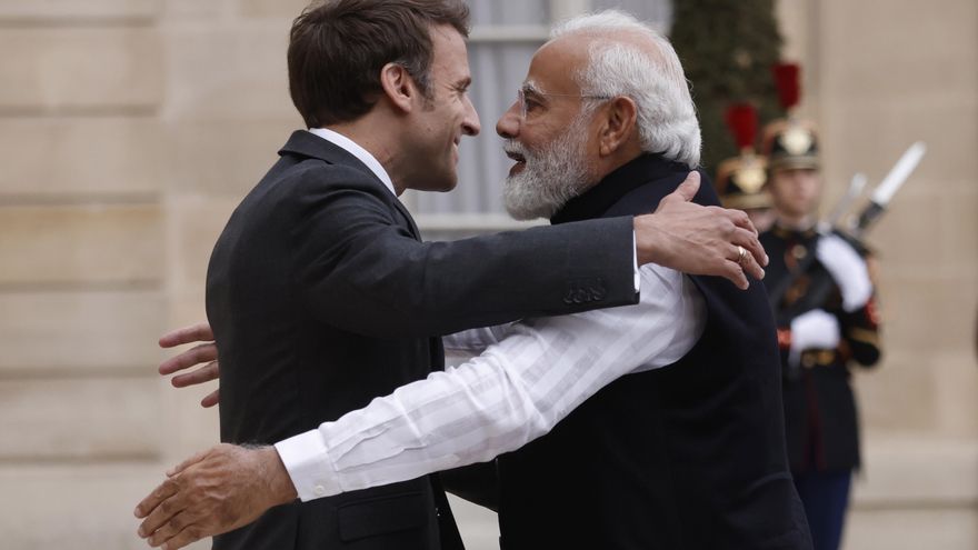 Macron evalúa con Modi cómo reducir la dependencia energética india de Rusia EFE/EPA/YOAN VALAT