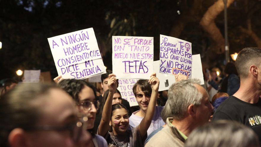 Pancartas en el 8M en Gran Canaria.