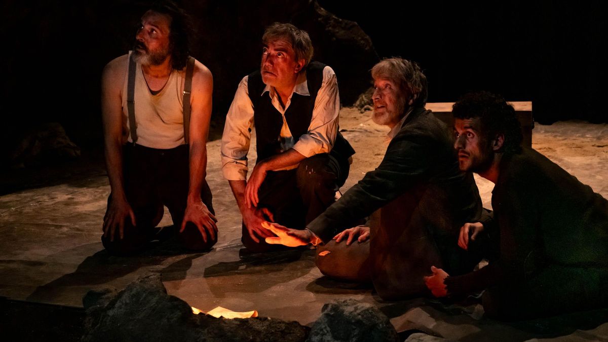 Momento de la representación teatral de 'Bajo tu piel'