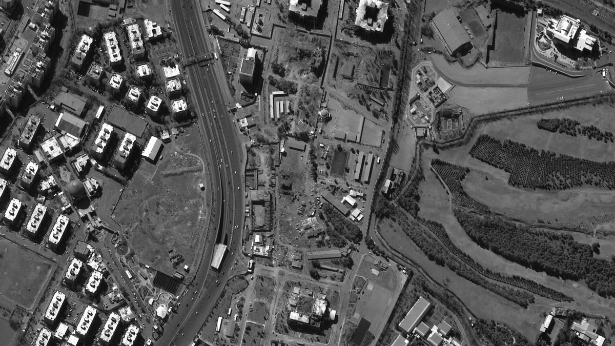 El cuartel general de los Cuerpos de la Guardia Revolucionaria Islámica en Teherán, después de los ataques.