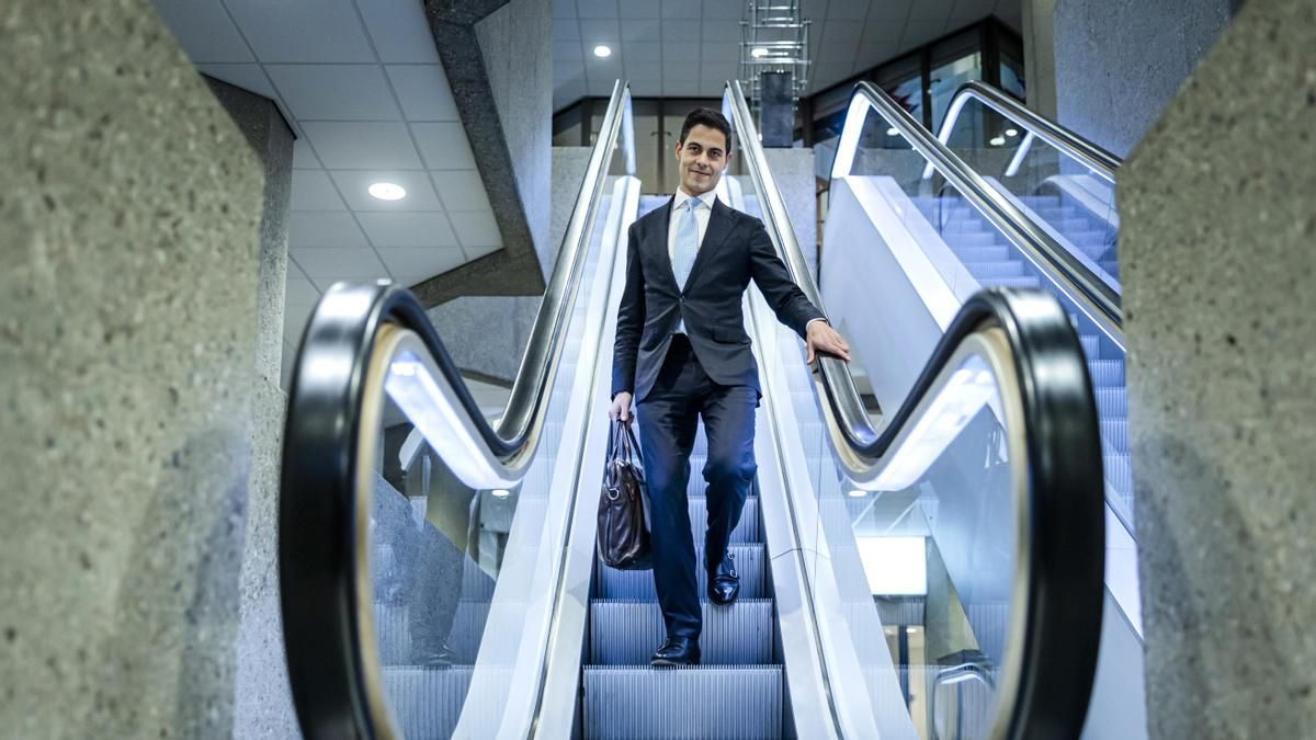 El líder de Demócratas 66 (D66), Rob Jetten, sale tras una reunión sobre la formación de un nuevo gabinete en La Haya el 28 de enero de 2026.