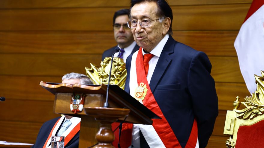 Perú nombra un nuevo presidente interino en plena crisis política hasta las elecciones de abril