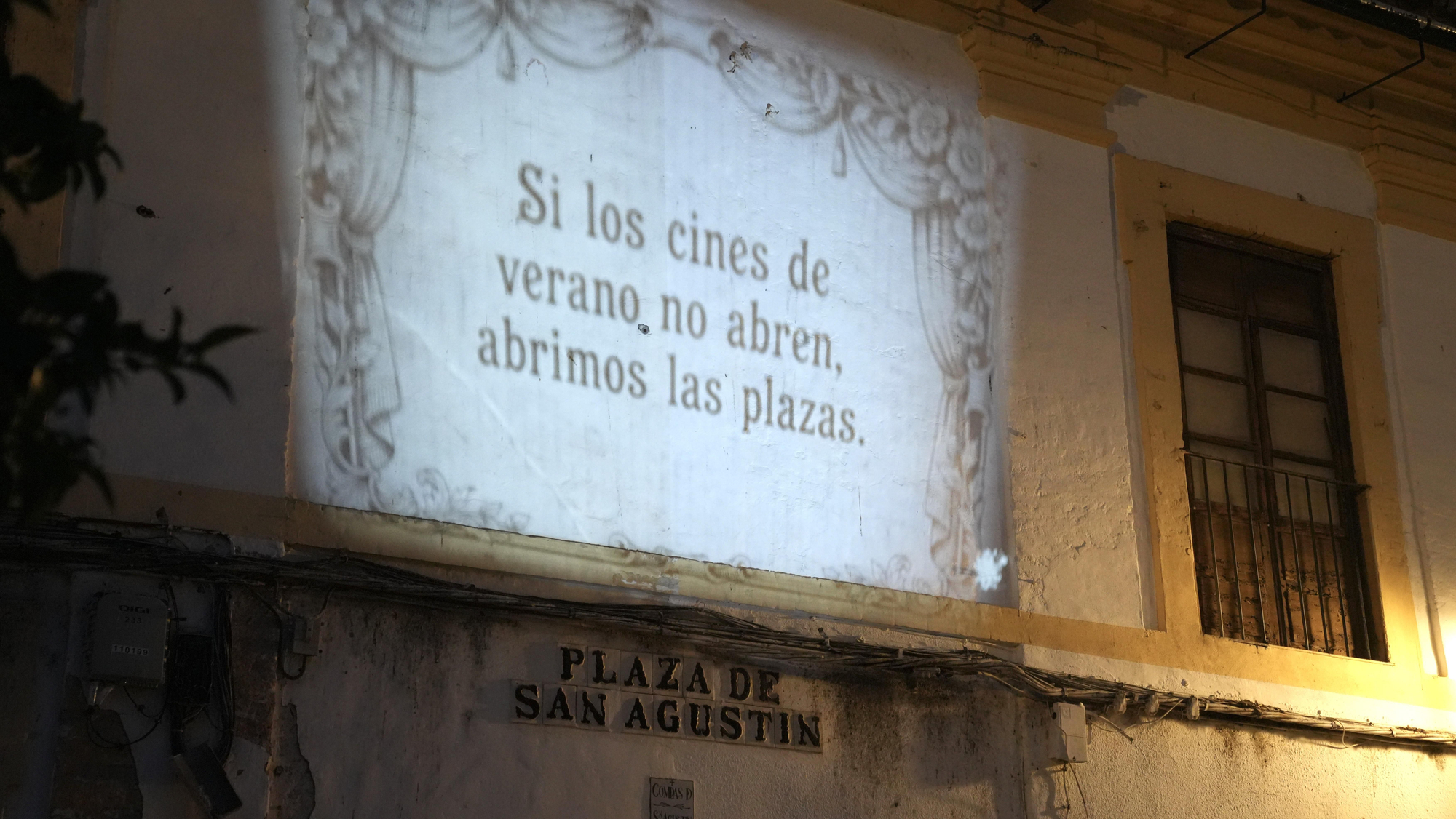 Proyección de cine simbólica en la plaza San Agustín