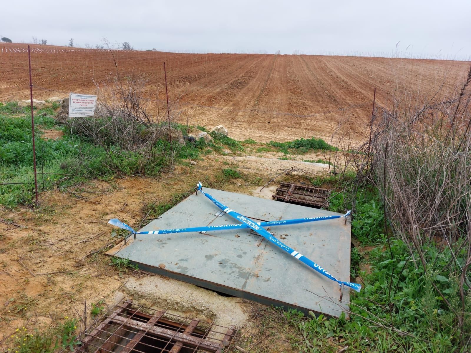 Precinto de uno de los pozos que se utilizaban sin autorización.