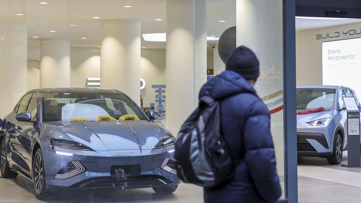 Imagen de archivo de un concesionario en Bilbao de la marca BYD especializada en coches eléctricos.