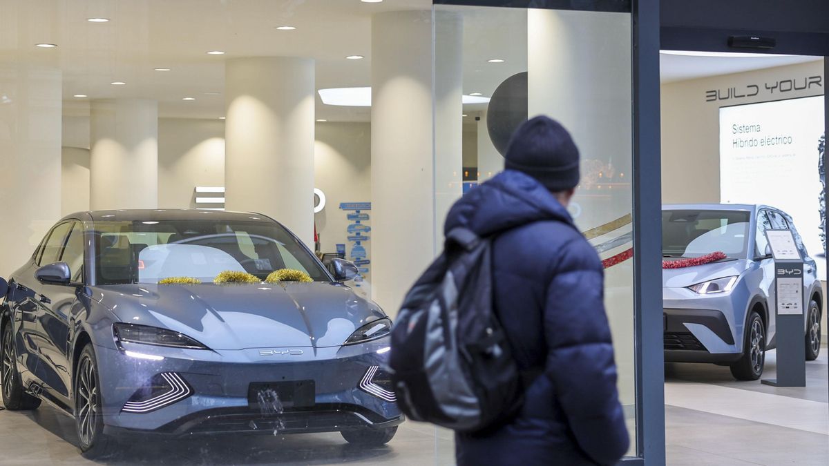 Imagen de archivo de un concesionario en Bilbao de la marca BYD especializada en coches eléctricos.