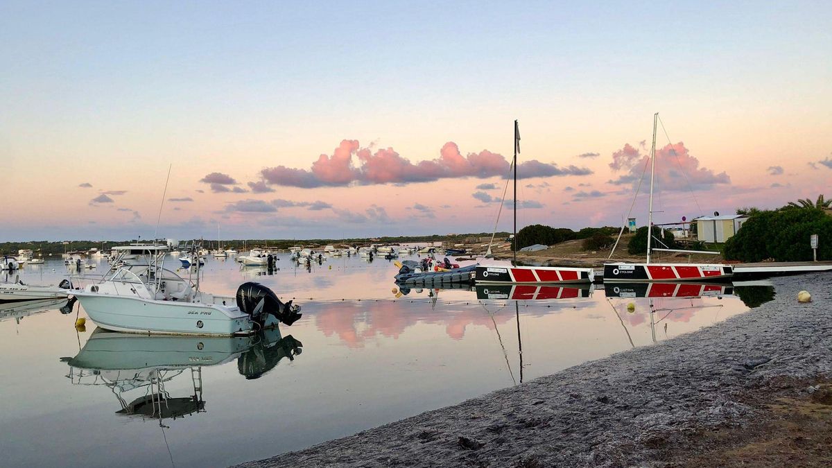 Només 285 embarcacions amb permís poden amarrar i fondejar a s'Estany, tal com estableix la Regulació