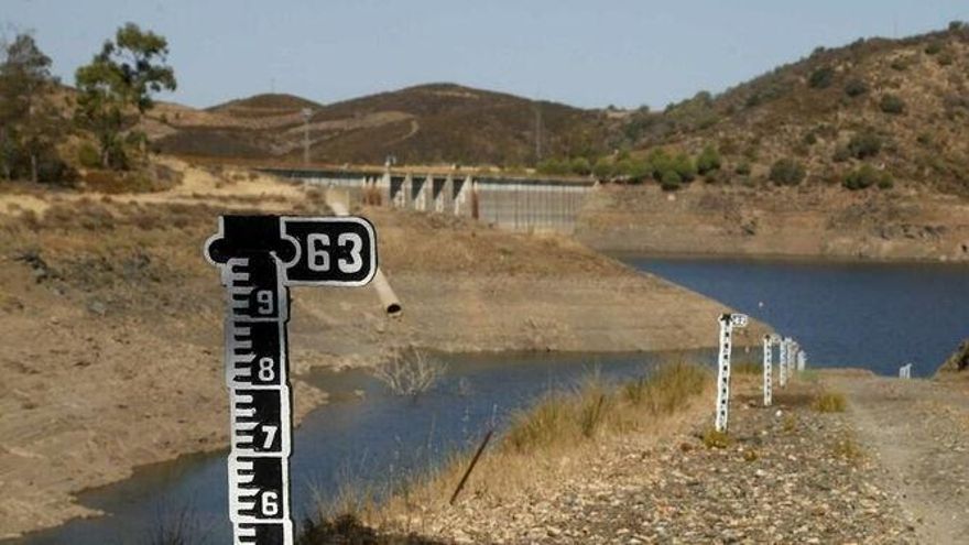 Las tormentas de mayo no revierten la caída de las reservas de agua