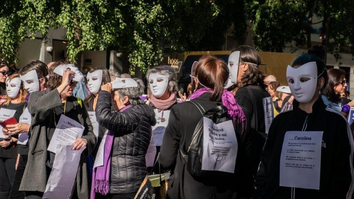 Algunas de las mujeres que portaban las historias de las víctimas de la violencia de género en España