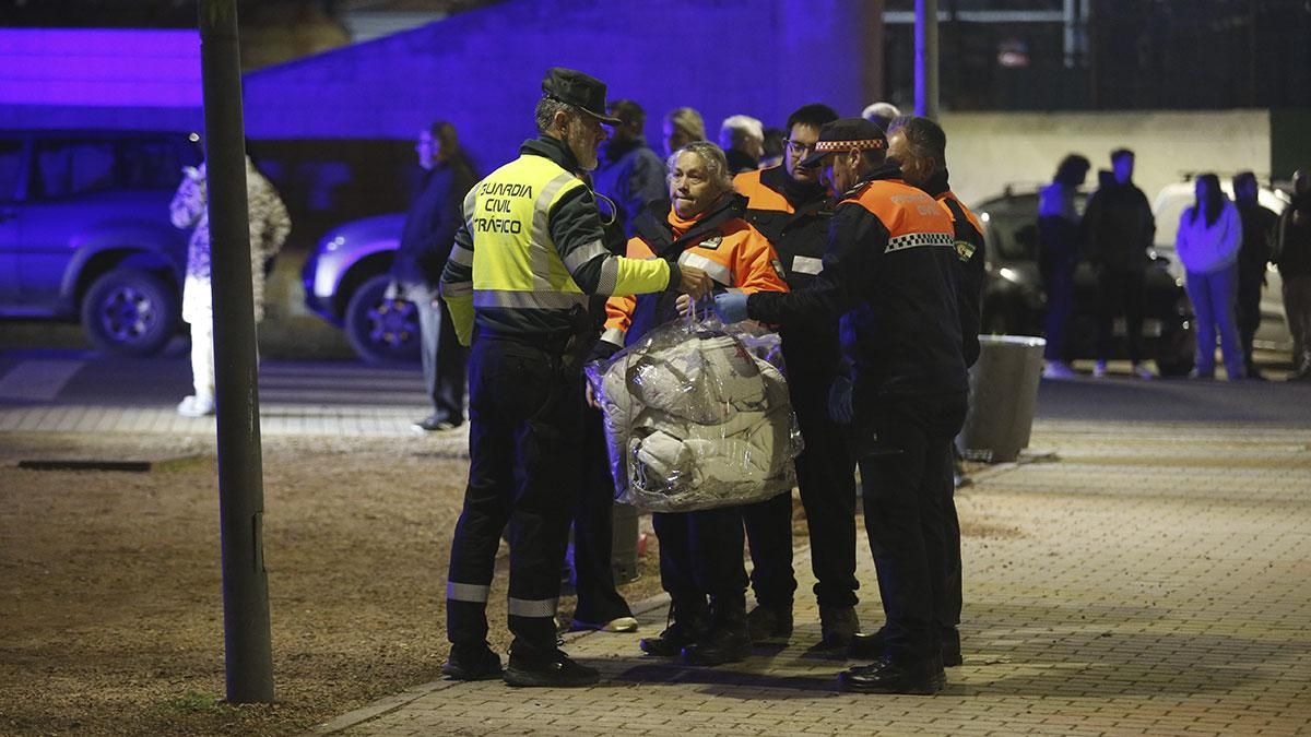 Pasajeros del tren descarrilado son trasladados a la caseta municipal de Adamuz