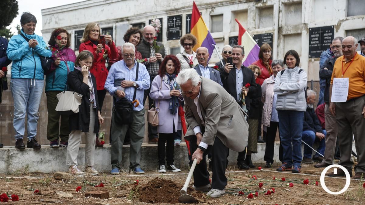 Imagen de archivo del acto oficial de inauguración de las exhumaciones en Córdoba y de homenaje a los 4.000 de Córdoba
