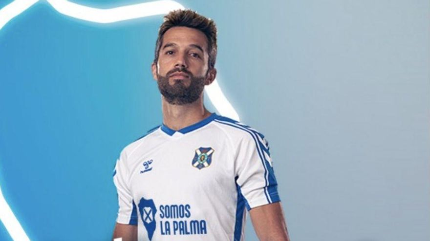 La camiseta solidaria lanzada por el CD Tenerife para apoyar a los damnificados por el volcán de La Palma