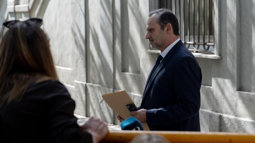 El PP agita la tesis de la caja B del PSOE por un descuadre de miles de euros en pagos a Ábalos y Koldo García