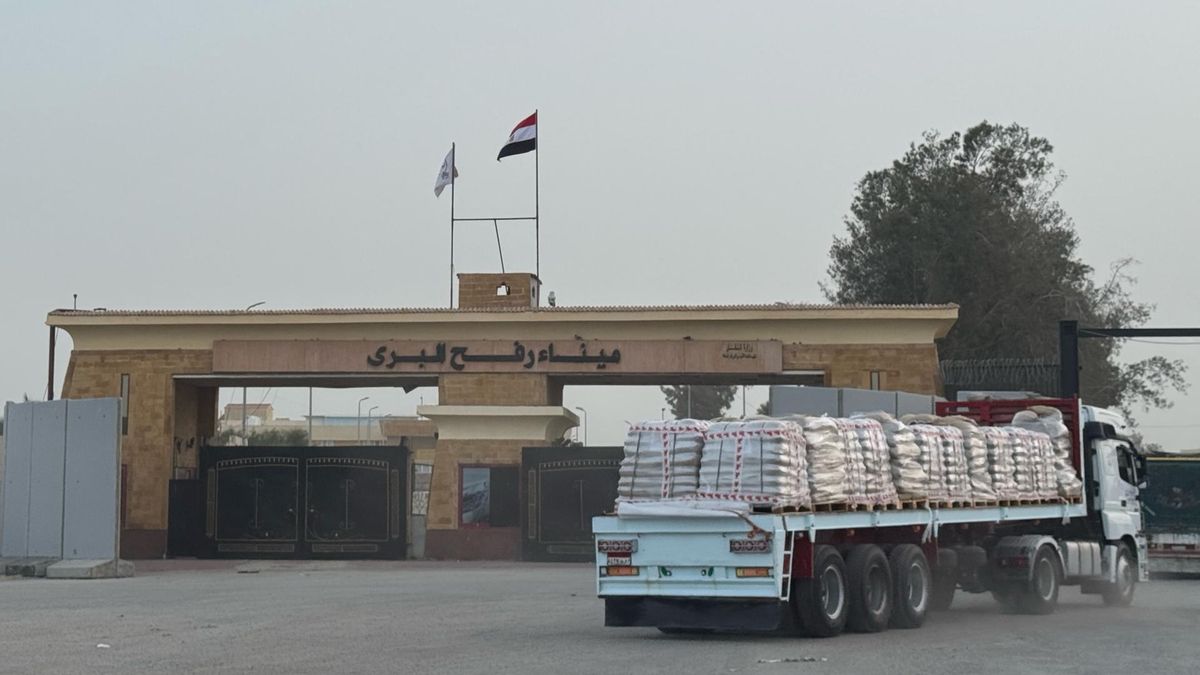Un camión con ayuda humanitaria en la parte egipcia del paso fronterizo de Rafah, el 28 de enero de 2026.