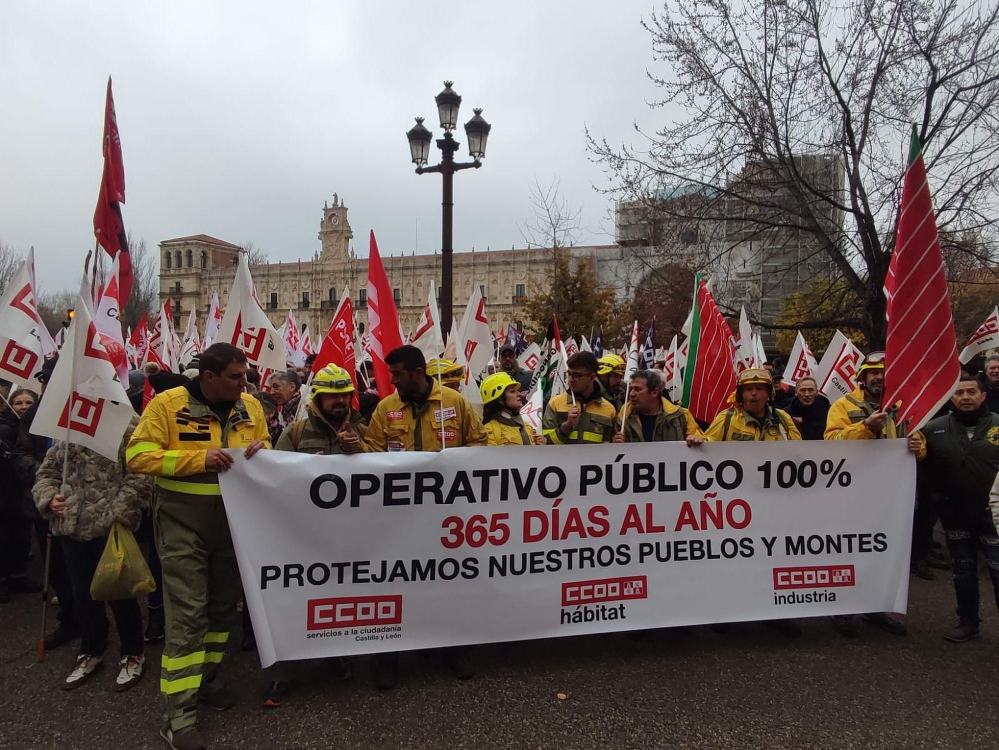 Manifestación en León contra las políticas de incendios forestales de la Junta