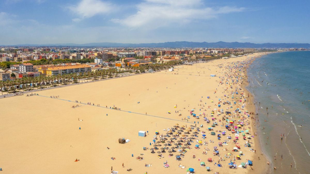 La Malvarrosa, en Valéncia, ilustra otro tipo de fracaso: el paseo como corredor lineal autónomo desconectado del tejido urbano.