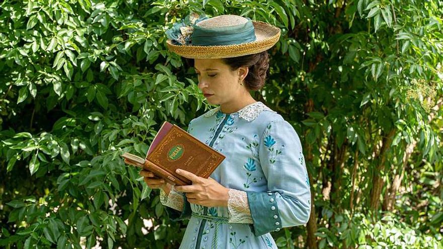 Martina, entre Curro y Don Antonio de Carvajal y Cifuentes