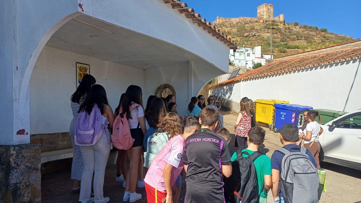 Semana clave para la educación en Extremadura: 5.000 estudiantes sin transporte escolar, protestas y una huelga