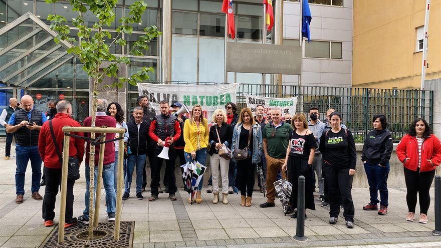 La plantilla de los Centros de Interpretación se concentra ante la "incertidumbre" por sus puestos