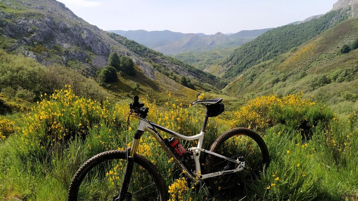 Carrera BTT Alto Porma en su edición de 2025, en un momento de la prueba. 