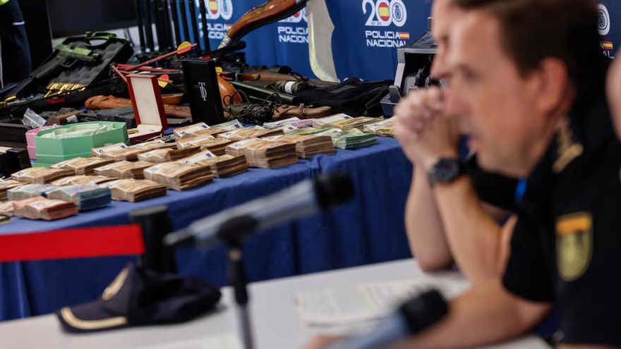 El líder de los 'narcoestibadores' del Puerto de València operaba con empresas pantalla y agasajaba a empresarios