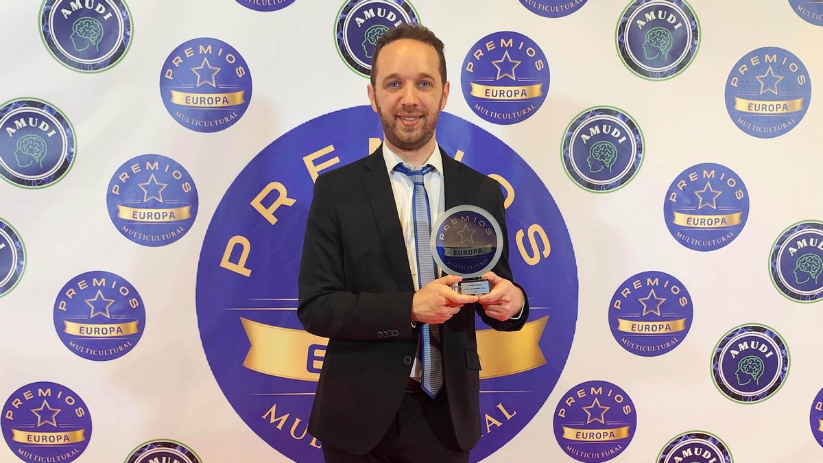 “Descifrar” la música: premiado en Europa el proyecto de juegos “encriptados” del docente y saxofonista Carlos Alcázar