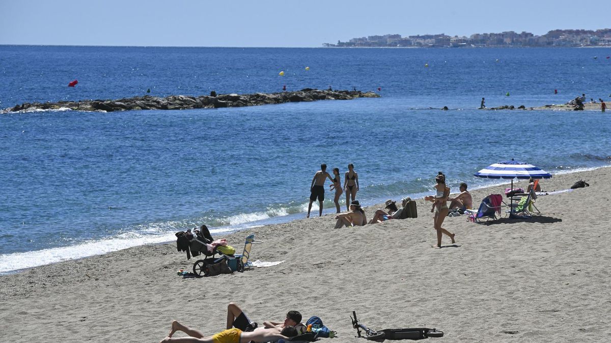 Lunes de Pascua con máximas de 30 grados y aviso amarillo por viento y oleaje en Cádiz