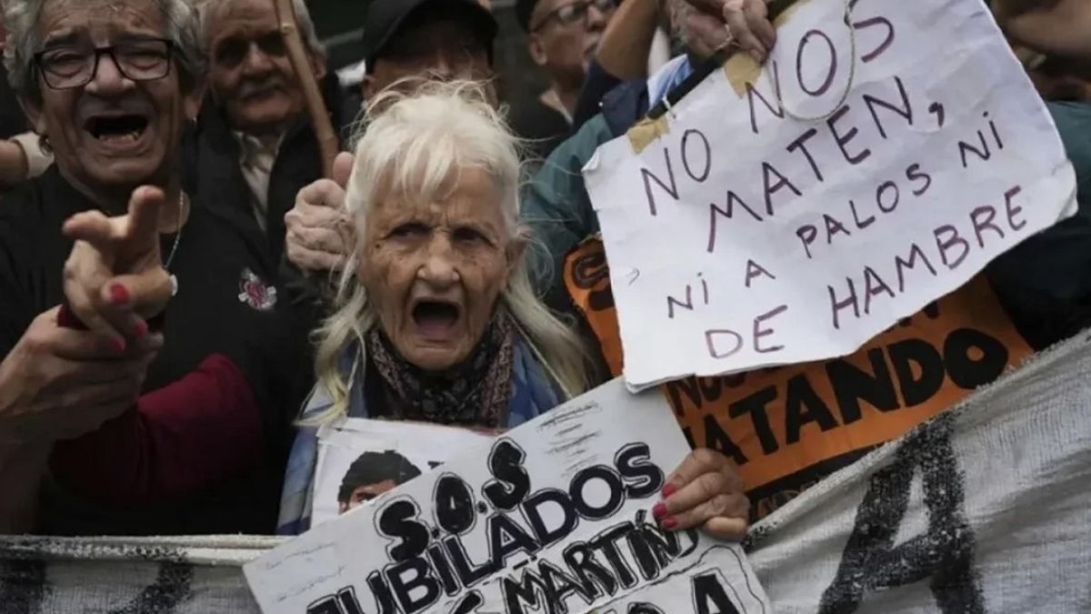 Los jubilados se movilizaron desde el PAMI al Congreso.