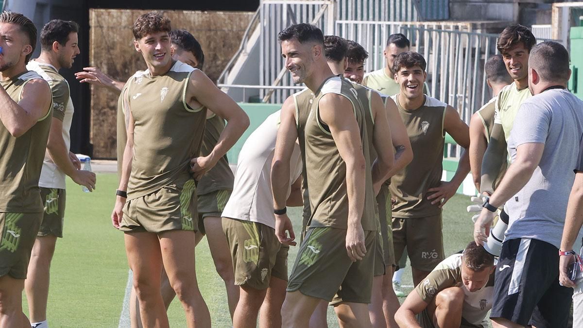 Entrenamiento del Córdoba a puerta abierta para la afición