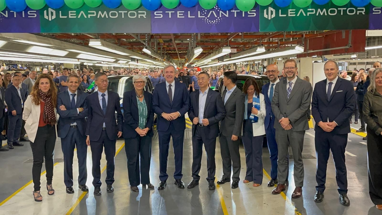 Las autoridades presentes en la ceremonia.