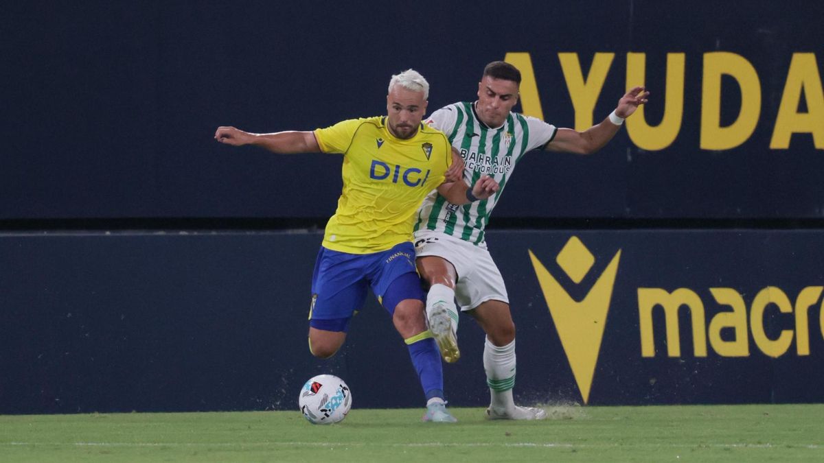 Las imágenes del Córdoba CF - Cádiz CF del Trofeo Carranza