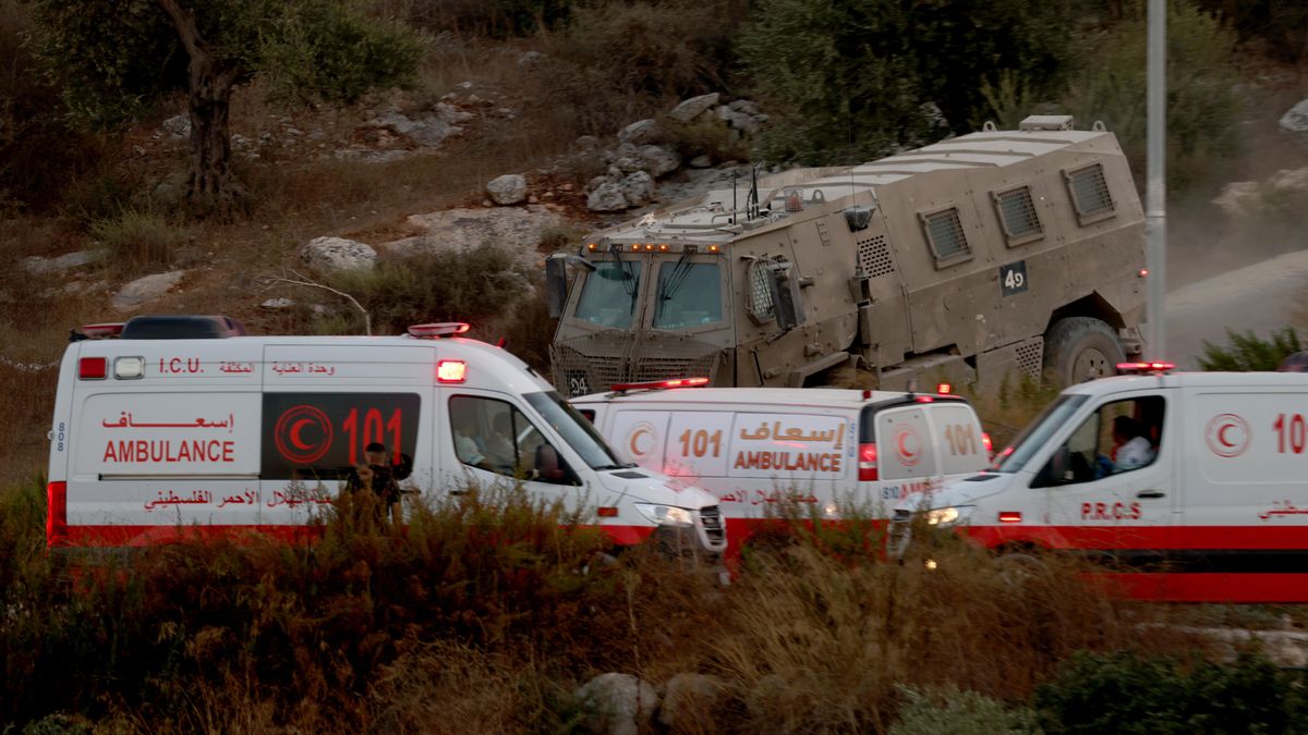 Un grupo de colonos israelíes apalea a un equipo de televisión de EEUU y a una mujer palestina en Cisjordania