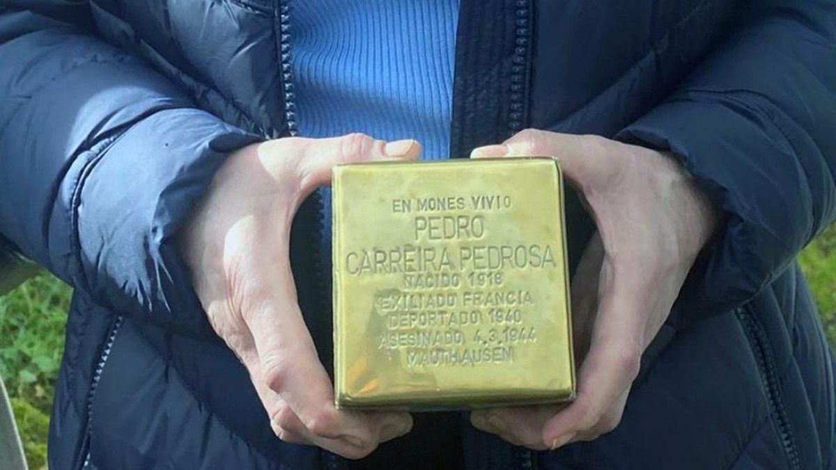 Piedra de la memoria en recuerdo de Pedro Carreira Pedrosa en Piloña.