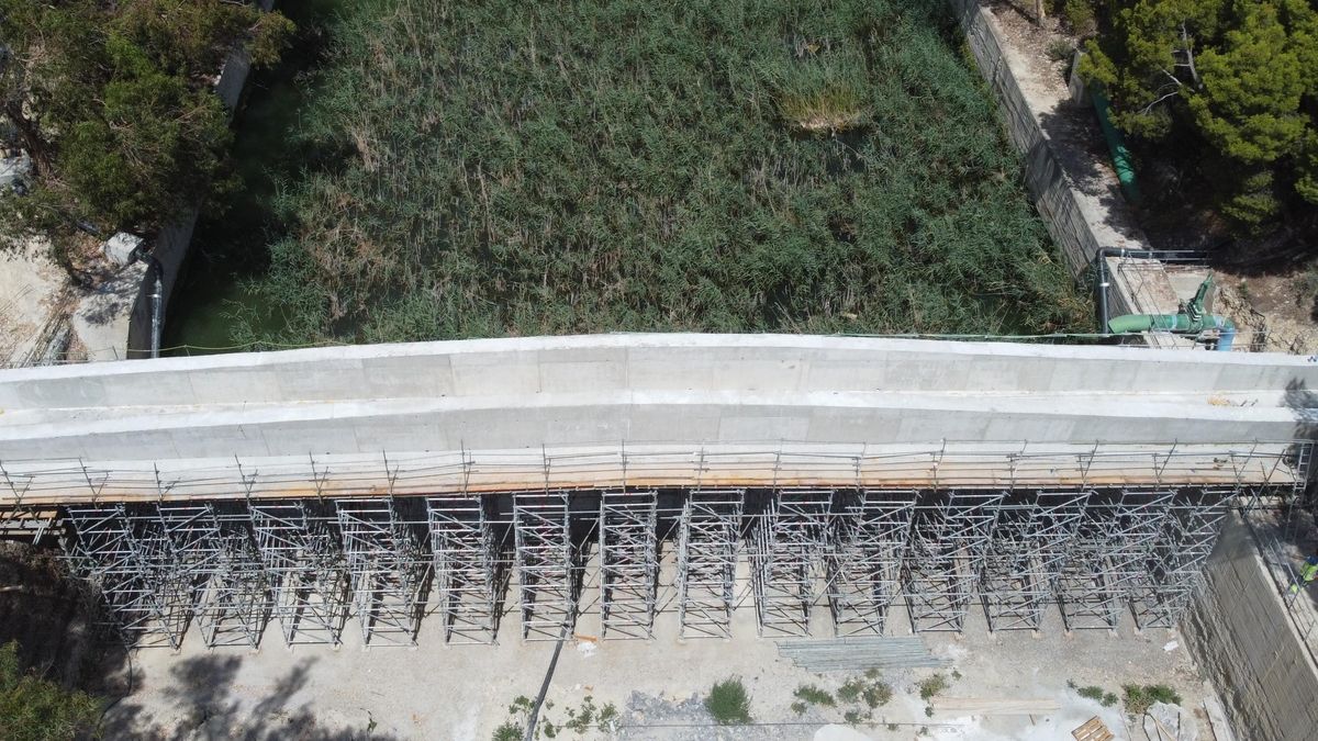 La Confederación Hidrográfica del Júcar inicia en la presa de Amadorio las obras de mejora de la conducción que abastece a la Marina Baja